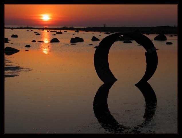 Tāpēc astroloģijā skaitlis 8 simbolizē Saturnu planētu, ko mēdz dēvēt arī par Likteņa planētu