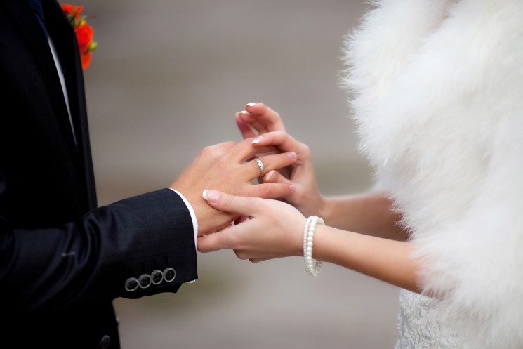 Легко давати поради про те, як написати весільну клятву