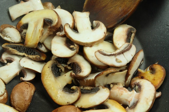 Запашні рослини роблять гриби ароматними, міцними, хрусткими і захищають від раскісанія