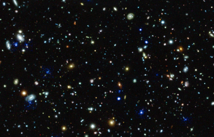 Завершено найглибший спектроскопічний огляд в історії астрономії   Водневі гало навколо древніх галактик, виявлених за допомогою приймача MUSE   Фото: ESO / MUSE HUDF team   Москва