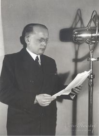 Мілош Чтрнадцти   Регулярне мовлення було розпочато 18 травня 1923 року через легендарної військової палатки в Празі-Кбелах
