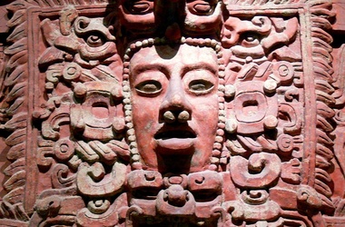 19 грудня 2012, 16:52 Переглядiв:   Корона майя відкриває анонс-презентацію унікальної експозиції & nbsp; головних символів влади минулих епох
