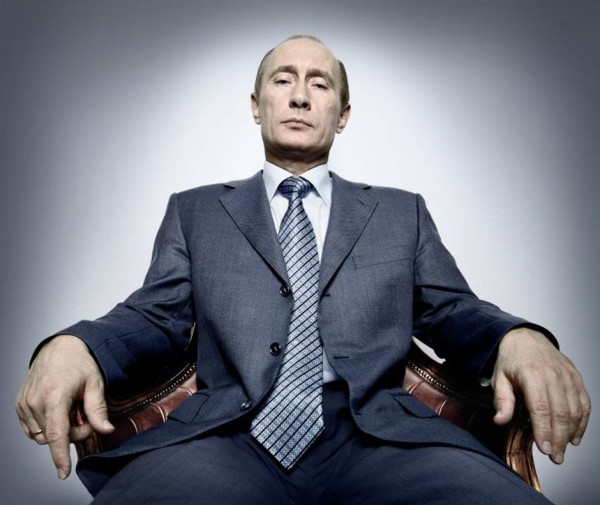На дворі 2013 рік, народ в шоці, країна хвилюється, жінки мліють - так, Володимир Путін недавно розлучився з дружиною Людмилою