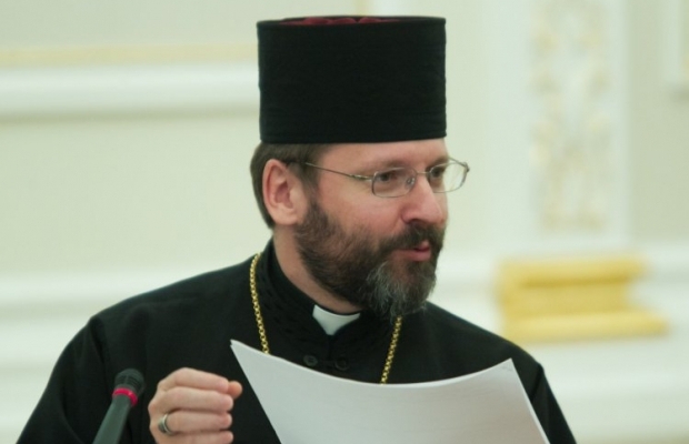 Він переконаний, що відзначити святковий період треба саме в любові, тому що вона долає страх