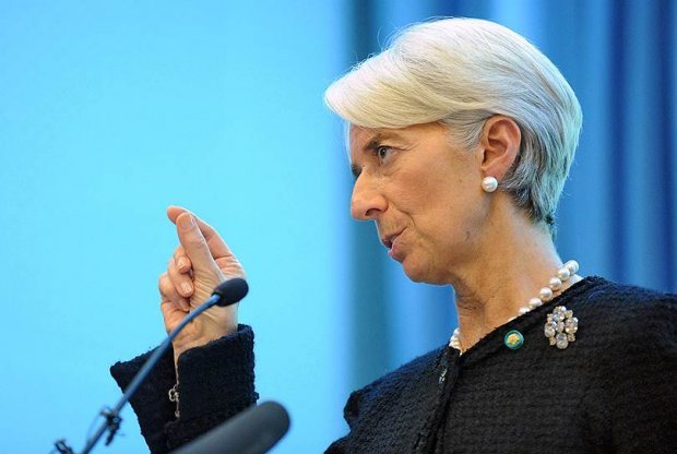 Зміцнити гривню може черговий транш від МВФ, який орієнтовно надійде в Україну в другій половині 2018 року, але допомога іноземців під питанням через повільне просування реформ
