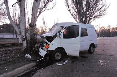 3 січня 2013, 9:19 Переглядів:   Тверезий водій врізався в дерево через лід