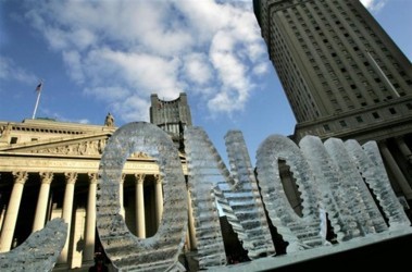 30 грудня 2008, 09:09 Переглядів:   Світова фінансова криза вмілі майстри зобразили у вигляді тане скульптури