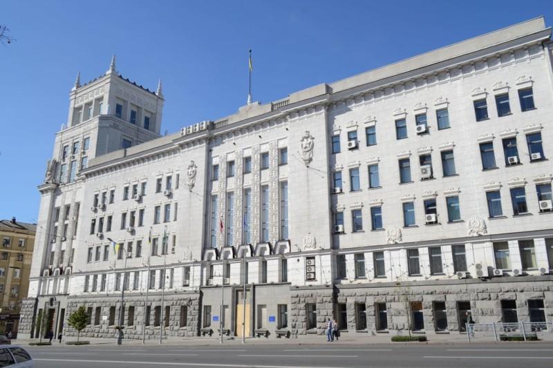 Керівництво міста стверджує, що було дезінформоване в той час, як під міськрадою розгорталися сутички