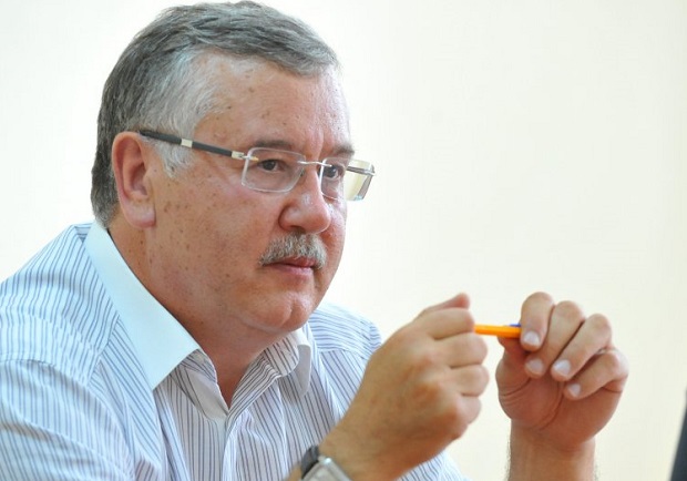 Очевидці стверджують, що нападники - молоді чоловіки спортивної статури