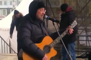 4 лютого 2012, 13:01 Переглядів:   Шевчук заспівав на мітингу в Москві