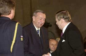 Карел Врана, нагороджений президентом Вацлавом Гавелом орденом Томаша Г