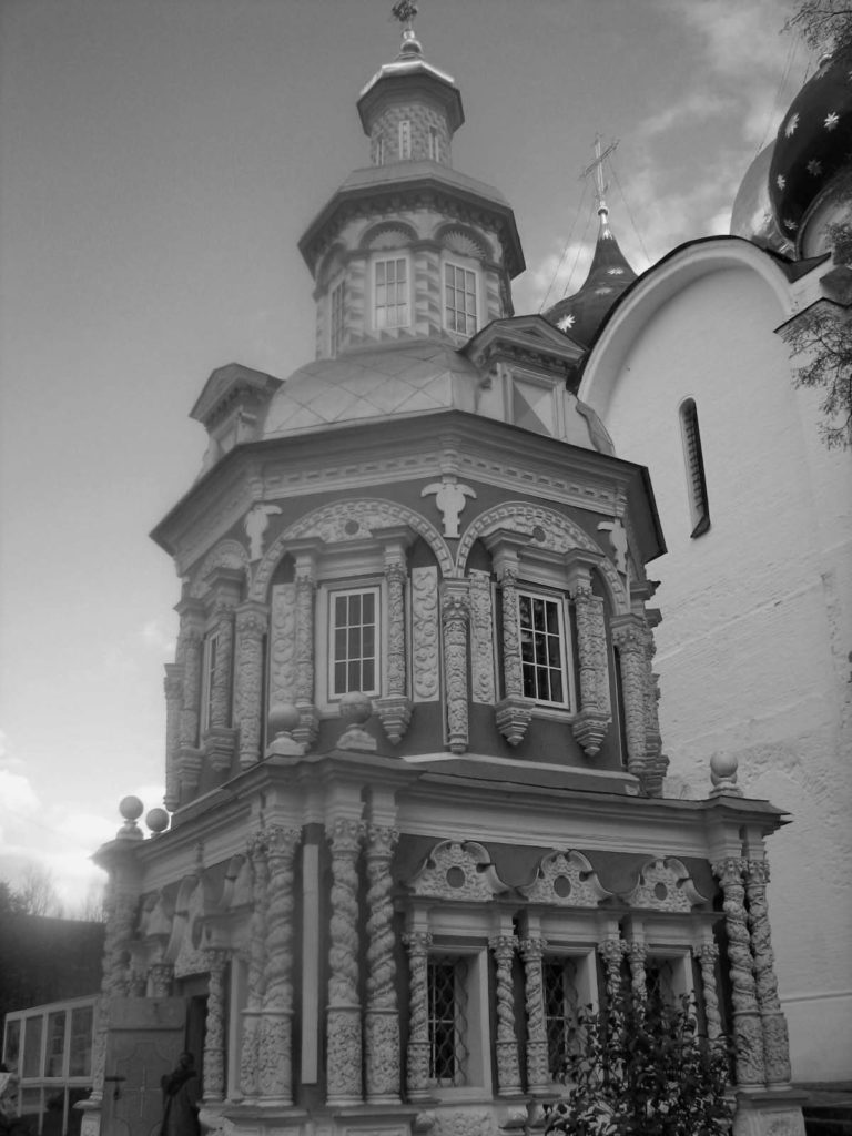 Розумовського Переказ пов'язувало будівництво цієї церкви з таємним шлюбом імператриці Єлизавети Петрівни з Розумовським