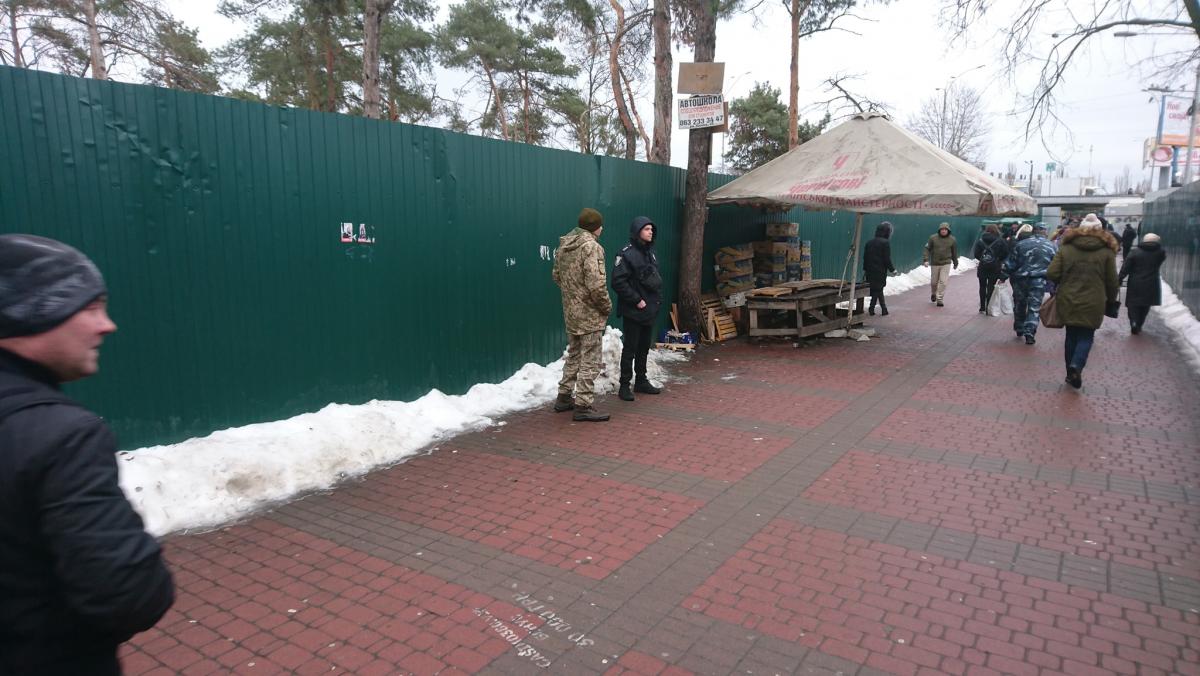 Повідомляється, що ухильників шукають співробітники Деснянського військкомату і поліція