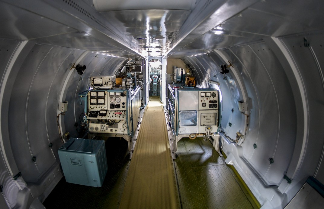 Літак-лабораторія призначений для здійснення перевірки роботи радіолокаційного обладнання аеродромів