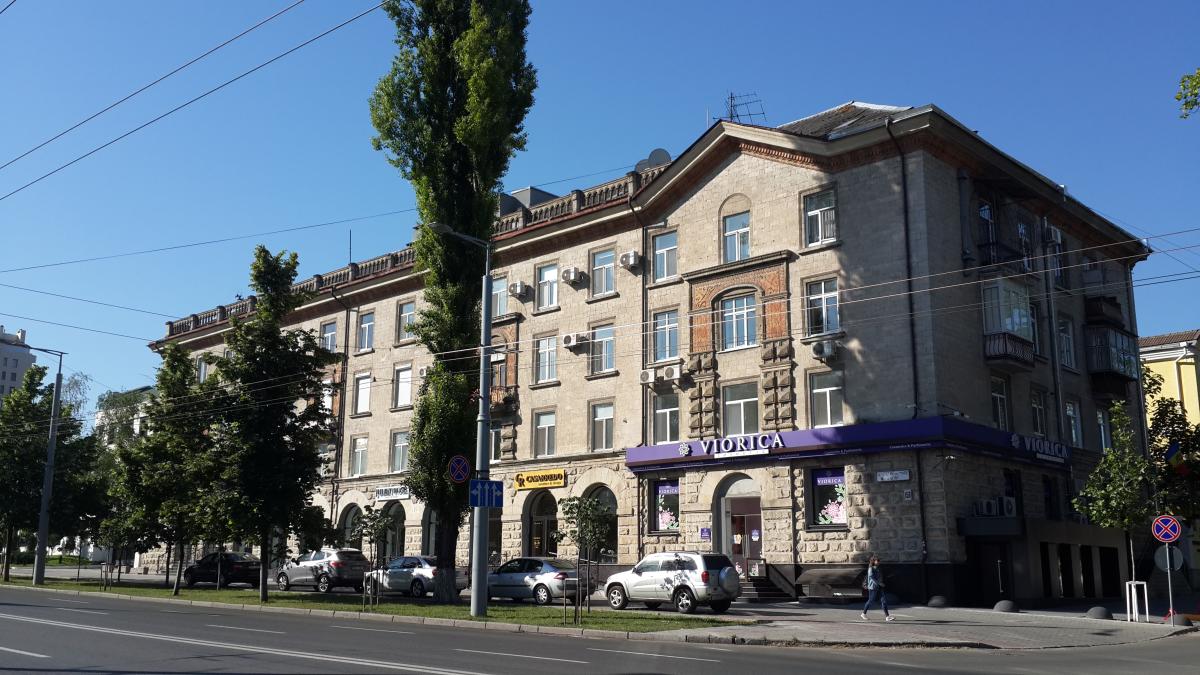 Всього ж столиця Молдови може запропонувати мандрівникам близько 130 варіантів розміщення в готелях і хостелах різної категорії, якщо доглядати пропозиції на початок жовтня