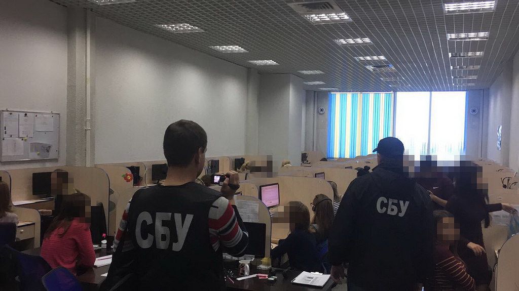 Основанием была оперативная информация о целенаправленной деятельности по привлечению журналистов, граждан Украины к проведению подрывной информационной деятельности против нашей страны