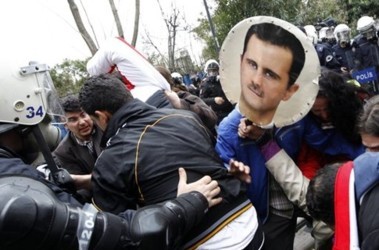 2 апреля 2012, 1:37 Переглядів:   У Сирії затримані бойовики в жіночих сукнях, фото Reuters