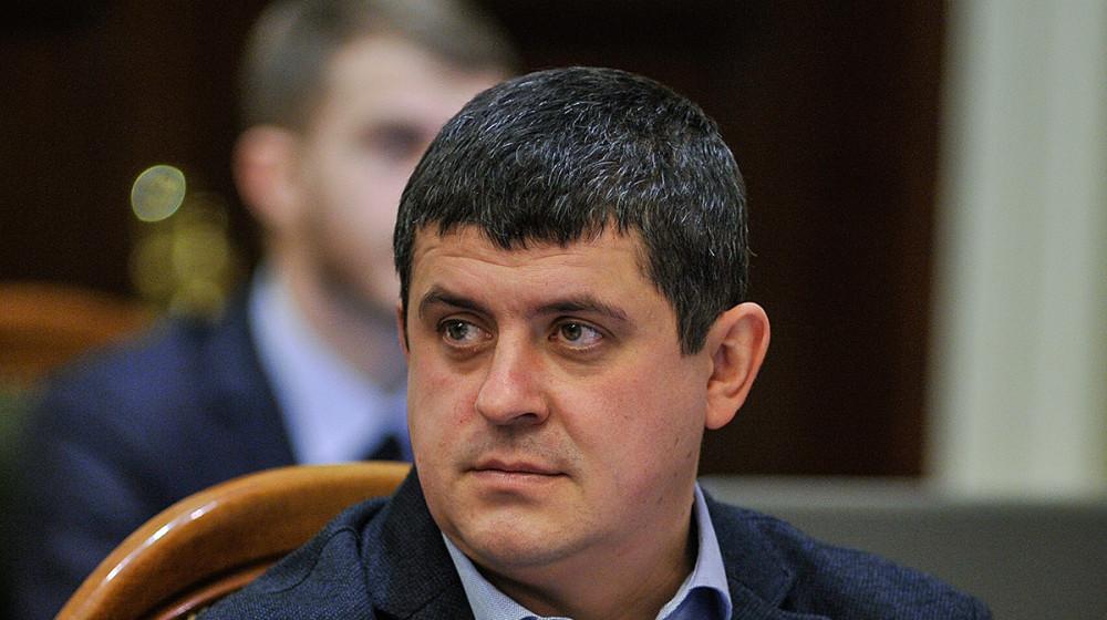 Максим Бурбак зазначив, що вчора в ефірі одного з телеканалів транслювали черговий фейк проти нього і представників Народного фронту