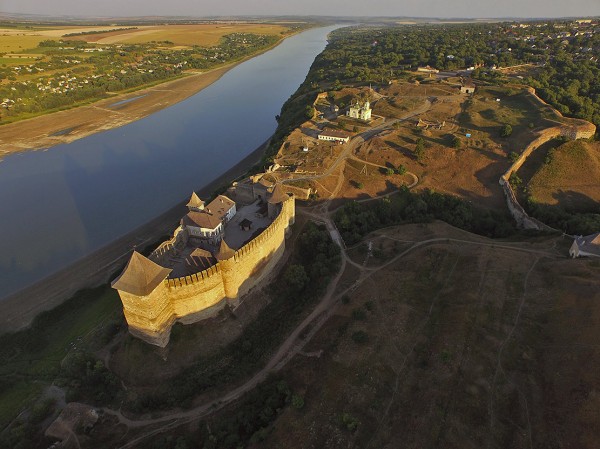 В середньому оренда катера коштує від 800 гривень за годину, але рекордів швидкості тут не ставлять