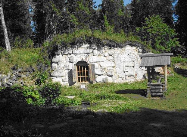 На всій території Карелії і Кольського півострова подібних споруд ченці не робили, хоча каменів було дуже багато