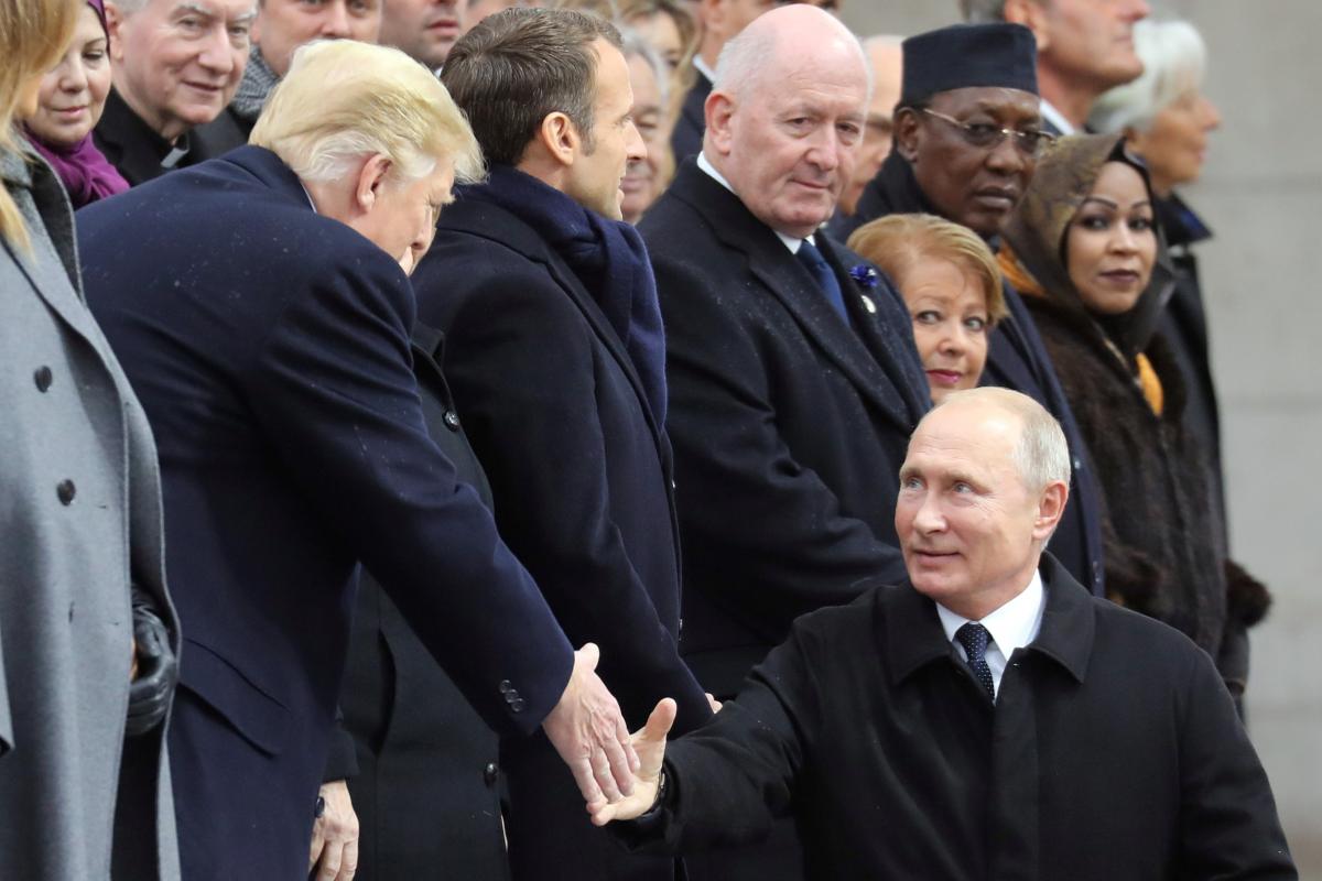 За словами Пєскова, на заходах в Парижі 11 листопада Путіну і Трампу вдалося обмінятися декількома словами