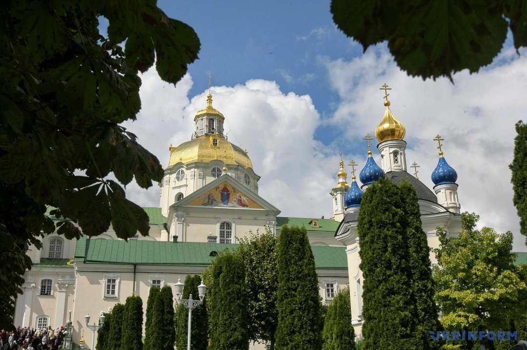 В цілому, складається враження, що всім нам потрібно добре фільтрувати висловлювання Трампа в тому сенсі, що він сам потім буде їх уточнювати, виправляти, заперечувати, тощо