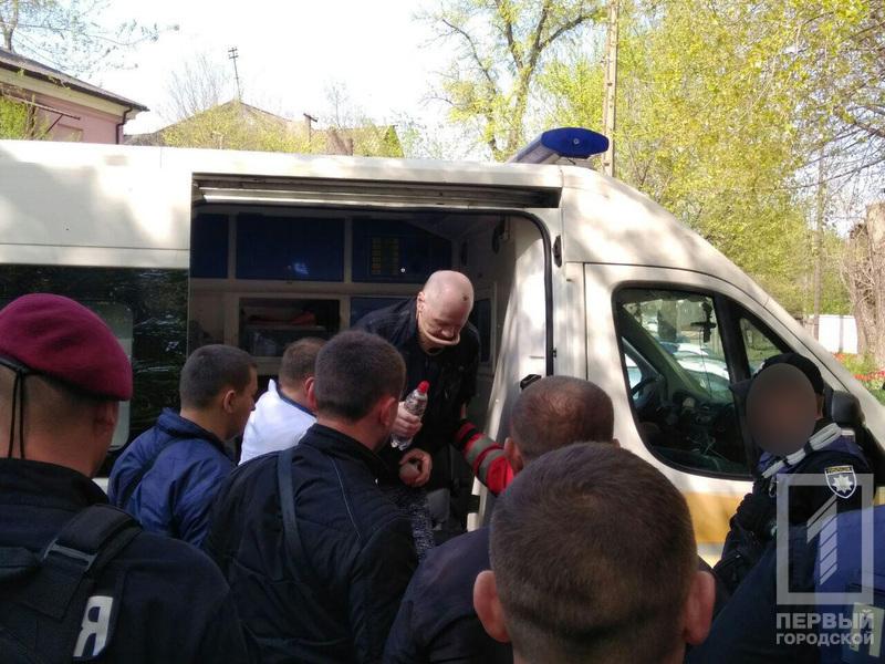Під час засідання суду по страшній аварії в Кривому Розі водієві Mazda стало погано, з ним працюють медики