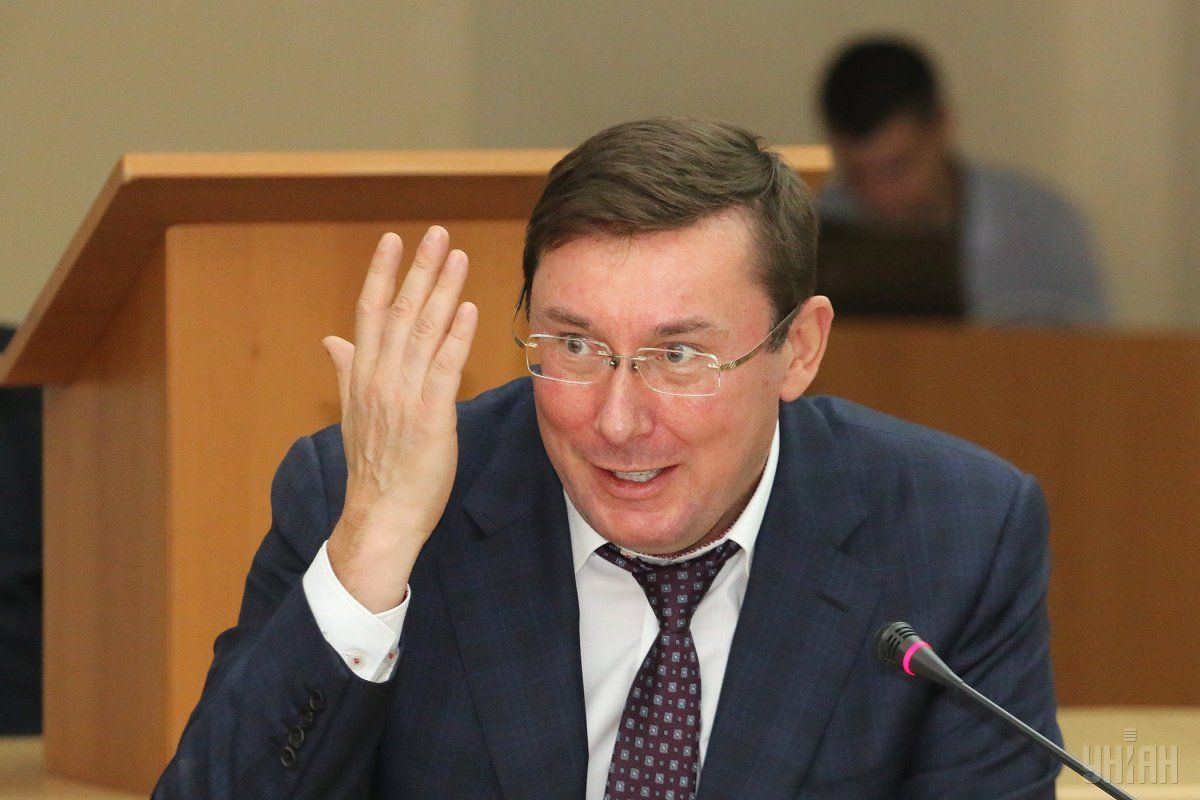 На думку генпрокурора, звання Герой України є пострадянською нагородою по суті і по формі, яка себе дискредитувала