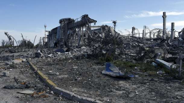 12 листопада 2017, 6:40 Переглядів:   Знищений Росією Луганський аеропорт