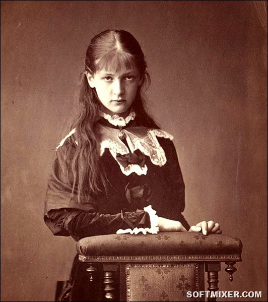 Олександра «Ексі» Китчен (Xie Kitchin) as Penelope Boothby, 1876