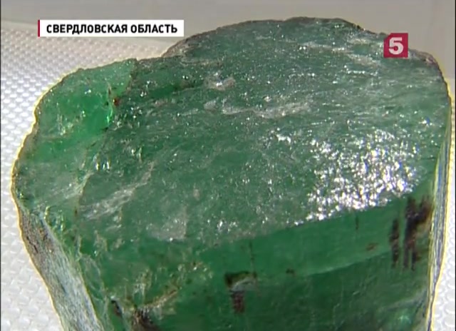 Один з них важить 418 грамів, другий трохи менше