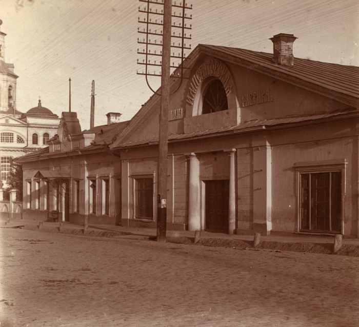 У 1814 році визначено майстром Горнощітского мармурового заводу, а з січня 1828 по грудень 1835 він виконував обов'язки командира Єкатеринбурзькій фабрики