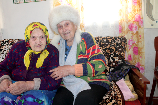 Рідні, виховані в дусі атеїзму, спочатку скептично ставилися до проявився дару цілительства Уляни Дмитрівни, а зараз в родині її називають професором народної медицини