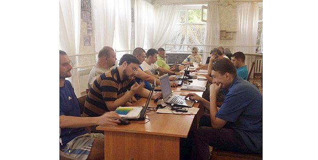 Але вже ввечері того ж дня він увійшов до будівлі Біловодського будинку культури, де засідала окружна виборча комісія №114, явно не в дусі