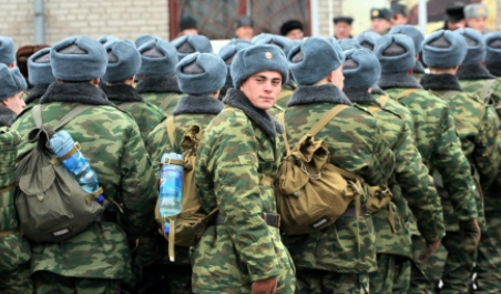 Правовідносини за участю військовослужбовців носять специфічний характер і регулюються насамперед нормативними правовими актами, що визначають порядок проходження військової служби і статус військовослужбовців, а захист порушених прав здійснюється у військових судах
