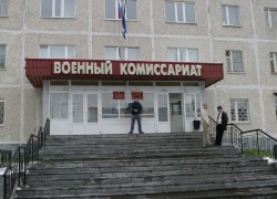 У зв'язку з наявними обмеженнями, встановленими законодавством про військовий обов'язок і військову службу стосовно громадян, призваних на військову службу, адвокат за призовом, який має великий досвід роботи з питань призову на військову службу, повинен надавати необхідну юридичну допомогу з метою дотримання вимог закону та недопущення порушень прав і законних інтересів призовника посадовими особами військового комісаріату, членами призовних комісій та інших органів влади