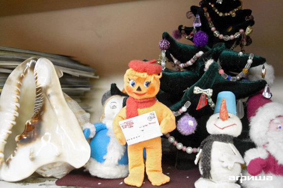 Знайомий усім образ жовтого істоти в червоному шарфі придумав художник Авінадав Канівський в 1937 році