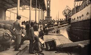 Пристрасть пісні вимагала подальшого вираження в танці і це було зроблено в бідних кварталах Буенос-Айреса, де народилося Танго - танець, в якому є напруженість і драматизм на відміну від безтурботного Мілонги