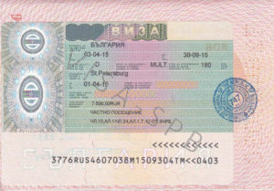 Щоб в'їхати в цю державу необхідно мати візу D, яка видається у відповідному посольстві, в країні звідки здійснюється виїзд