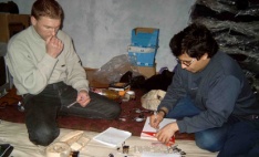 Всі кошти на війну в Чечні «Аль-Каїда» спочатку відправляла саме в Панкіську ущелині Абу Хавс, а далі він розпоряджався ними сам, вирішуючи, скільки направити в Чечню, а скільки пустити на інші цілі