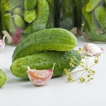 Смачні хрусткі солоні огірочки - прекрасне доповнення до будь-якої страви