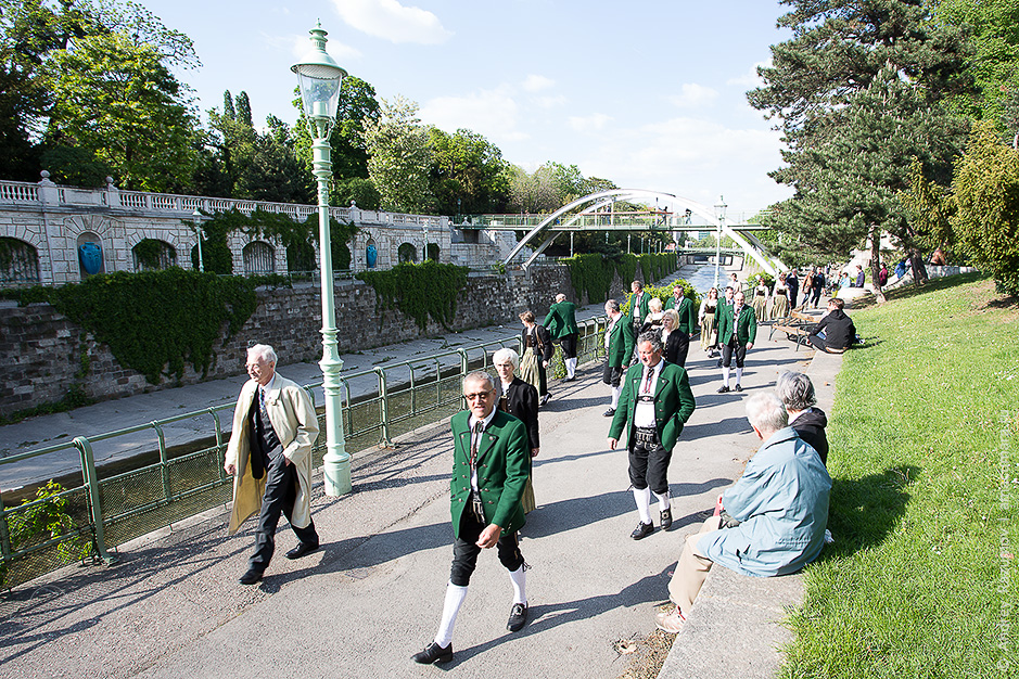 Бідність - не порок, ночівля бомжів у Відні в Штадпарке