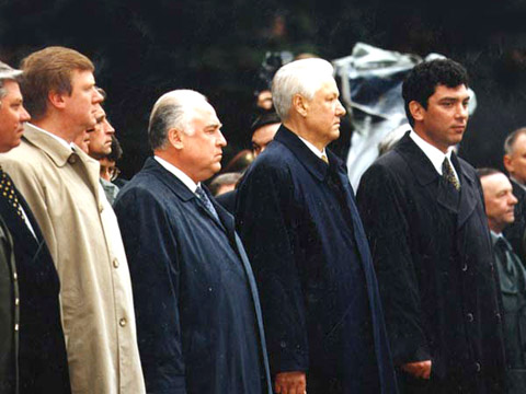 В результаті цієї політики Росія вже опинилася втягнутою в численні конфлікти з мусульманським світом (хоча ділити нам з мусульманами в принципі нічого), і тепер навіть наші традиційно добрі відносини з арабськими країнами, що будувалися десятиліттями, помітно ускладнилися