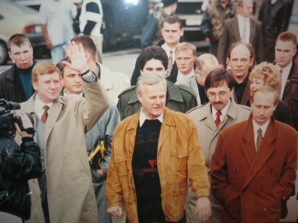 Не втрачає свого значення в економіці і політиці найбільш зловісна фігура єльцинського режиму - єврей Анатолій Чубайс, якого, як відомо, Путін багато в чому зобов'язаний кар'єрою