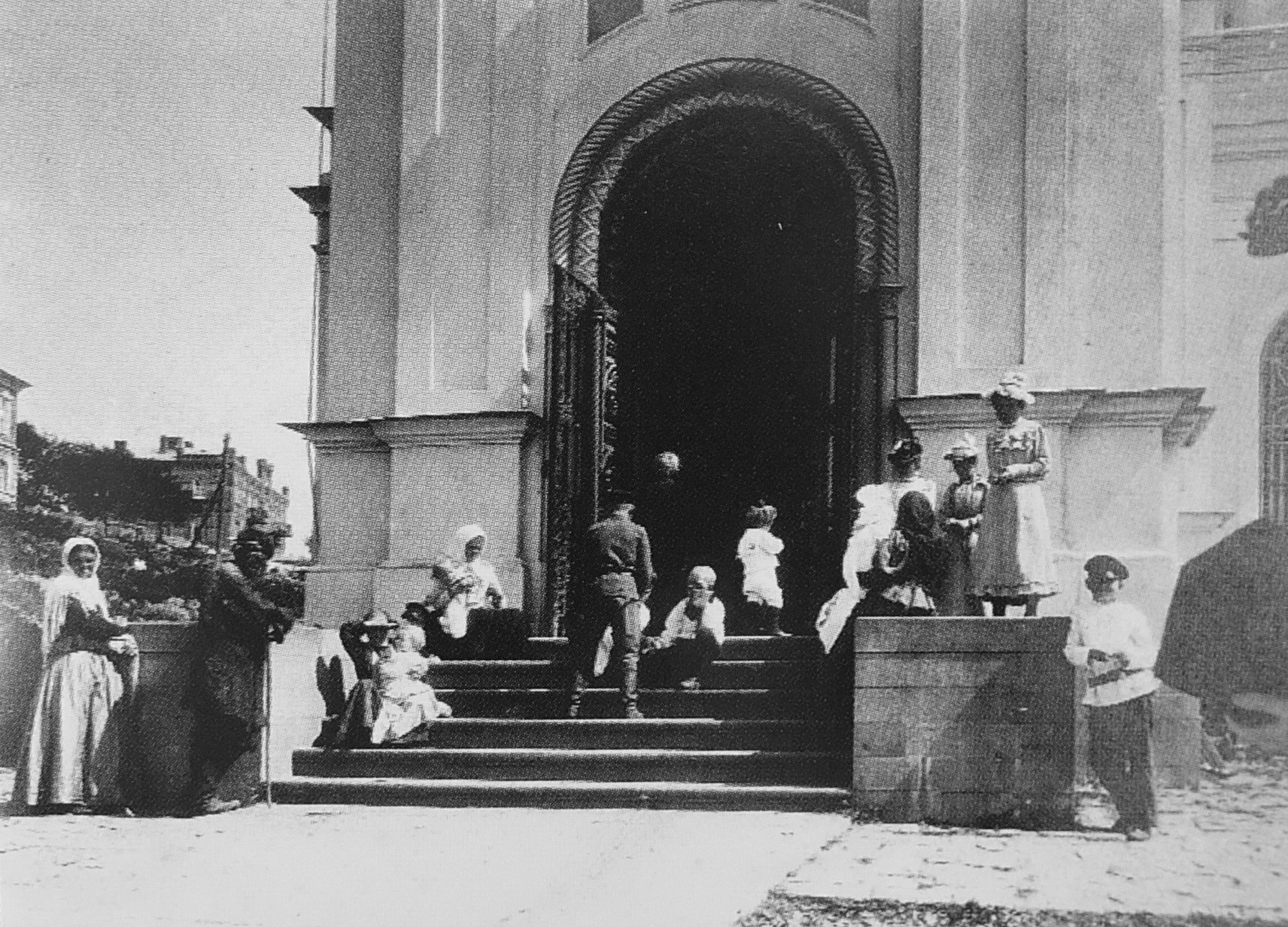 Але тому що  коштів від цього збору було недостатньо, то військовий губернатор увійшов з пропозицією до генерал-губернатору Східного Сибіру випросити дозвіл міністерства внутрішніх справ про відкриття по всій імперії підписки на спорудження храму у Владивостоці