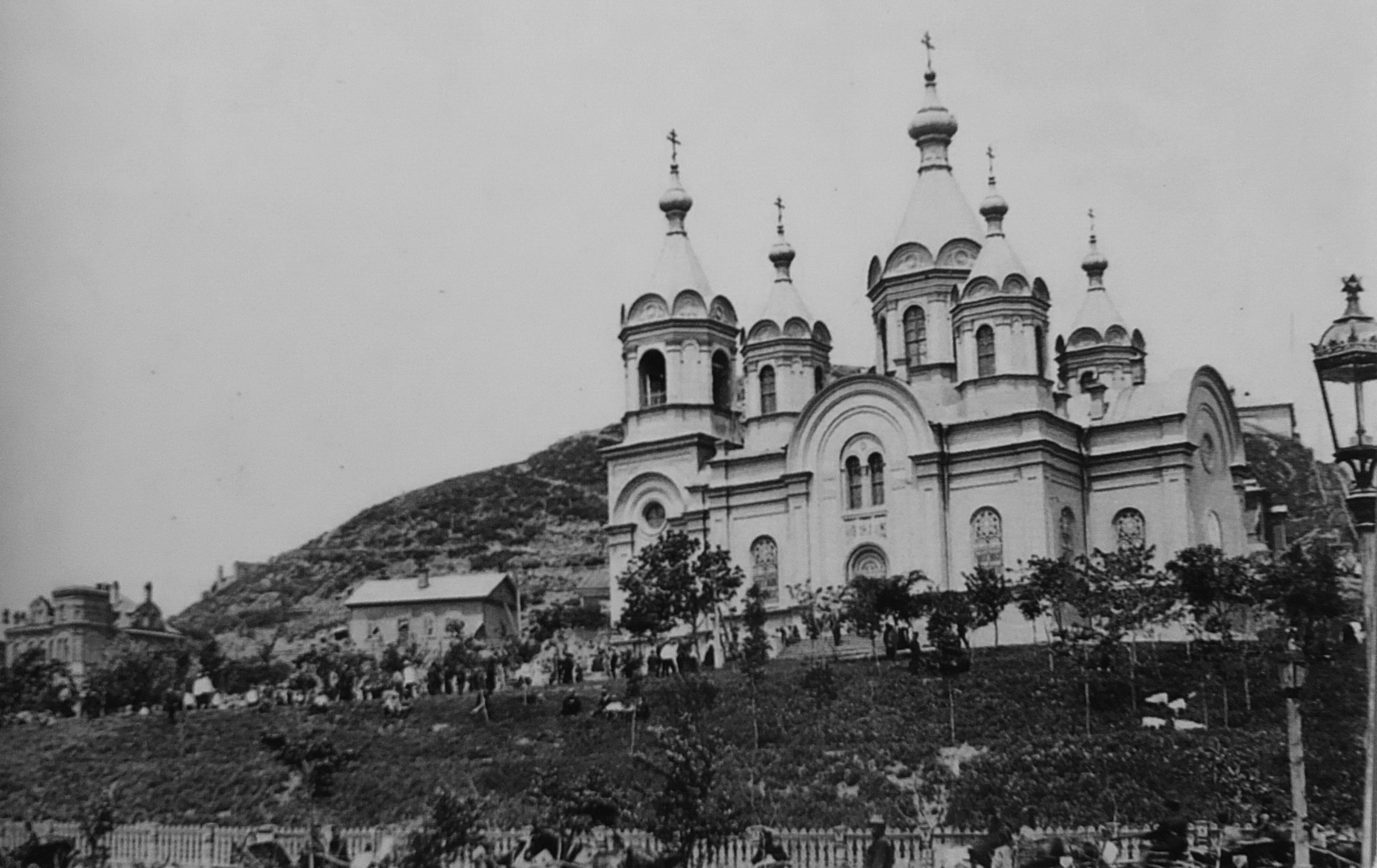 Через 2 роки після освячення нового храму старий храм був розібраний і перенесений до казарм сухопутних військ