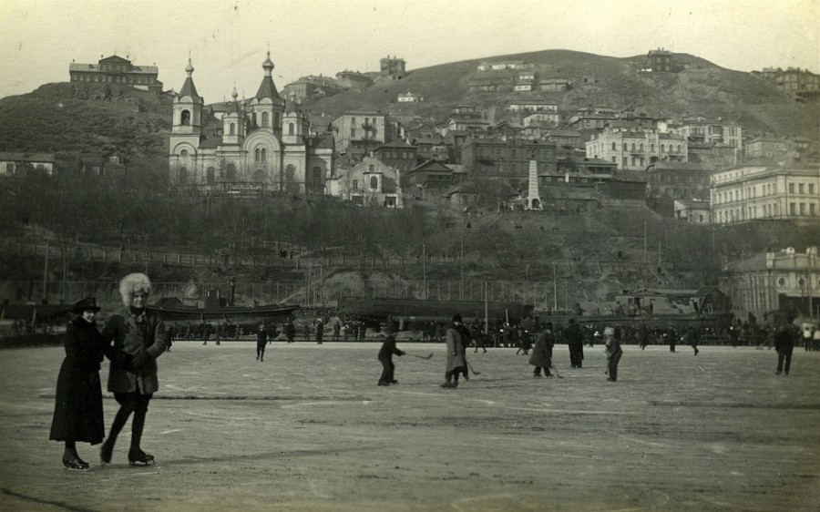 Коли поїзд підійшов до перону генерал Біневський і представники місцевої адміністрації увійшли в вагон, який займав Владика, і представилися архіпастиреві, а міський голова на пероні підніс від міста ікону «Албазінський Божої Матері» та сказав кілька слів вітання і побажань