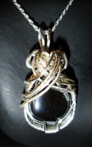 Людей різних культур здавна привертали магічні і лікувальні особливості, якими наділяли гематит