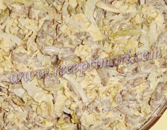 Проштудіювавши інтернет я зрозуміла, що такий салат готують