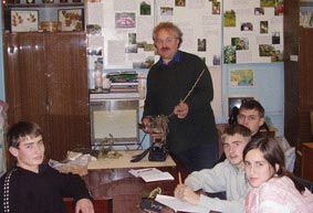 З 1987 року працює на станції юннатів, де 20 років тому випадок звів його з Андрієм Олександровичем Кондрацкий - в минулому завідувачем Київським опорним пунктом Одеського науково - дослідного інституту виноградарства ім